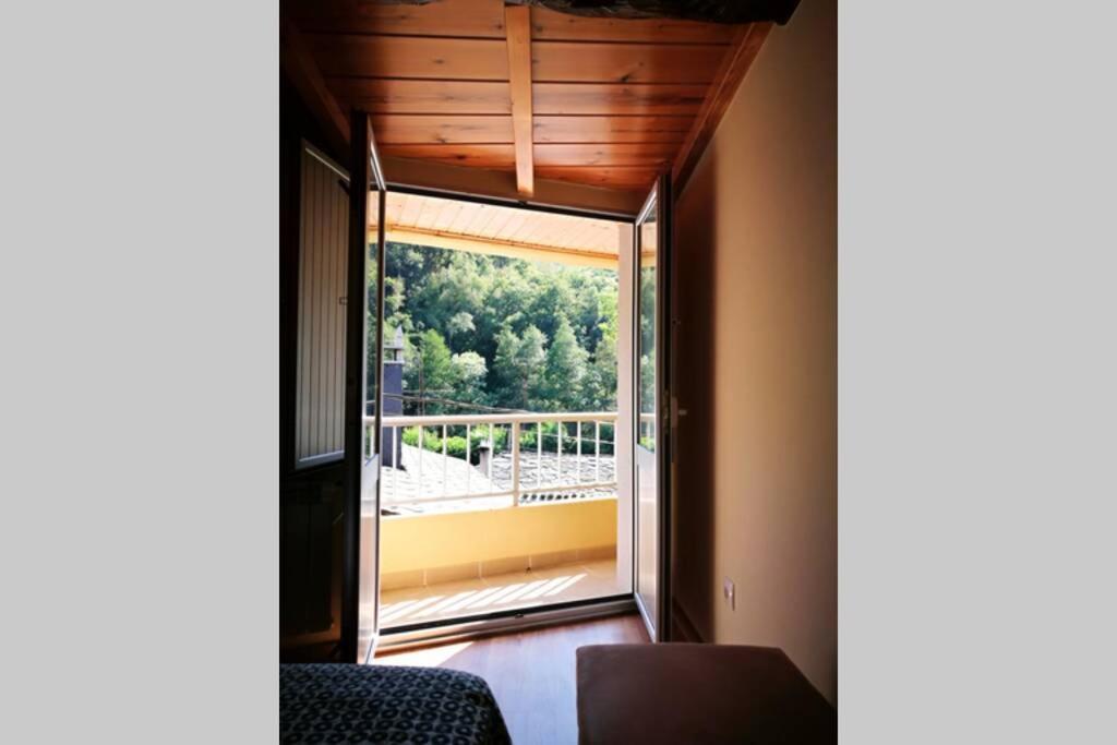 Apartamento Con Vistas Al Rio A Solaina Samos Buitenkant foto