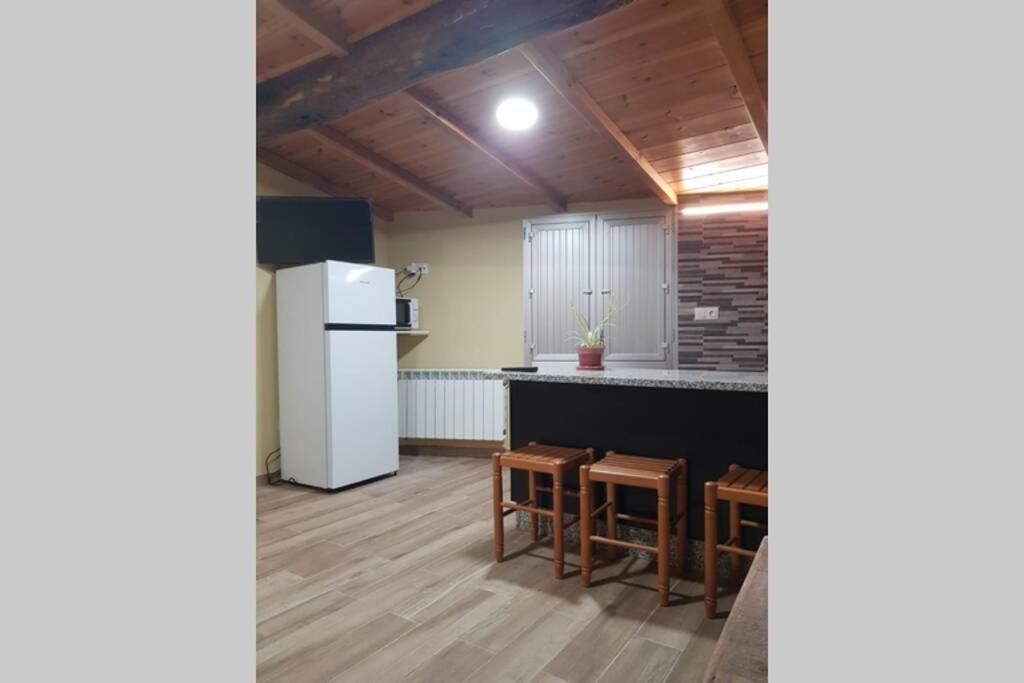 Apartamento Con Vistas Al Rio A Solaina Samos Buitenkant foto